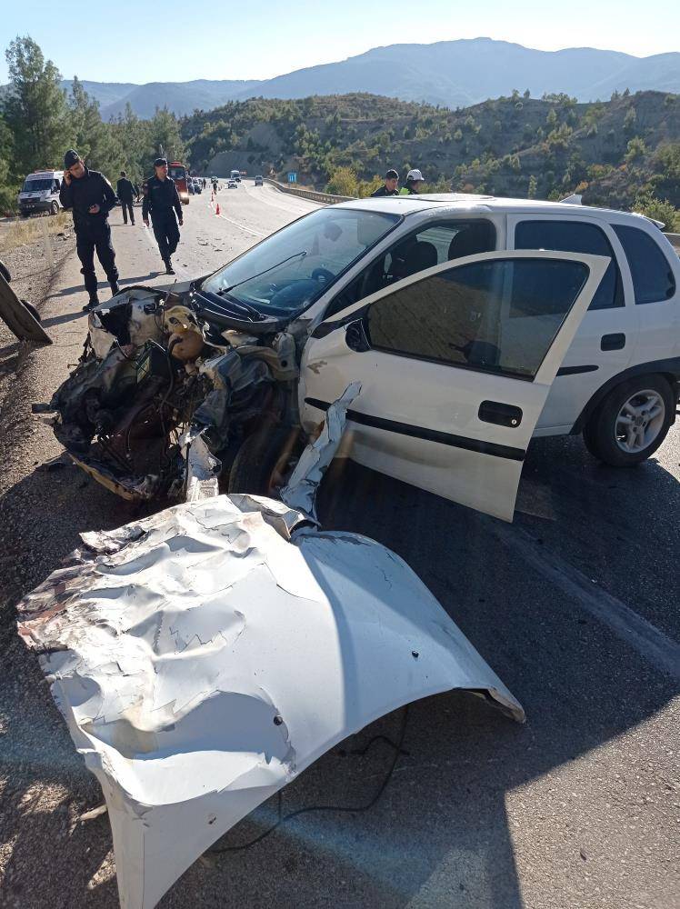 Çimento tankeriyle 3 otomobil çarpıştı! 3 kişi öldü, 5 kişi yaralandı 10